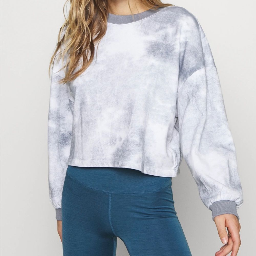 Solar Mist Sweatshirt in Sky
L'urv
Color:Sky L